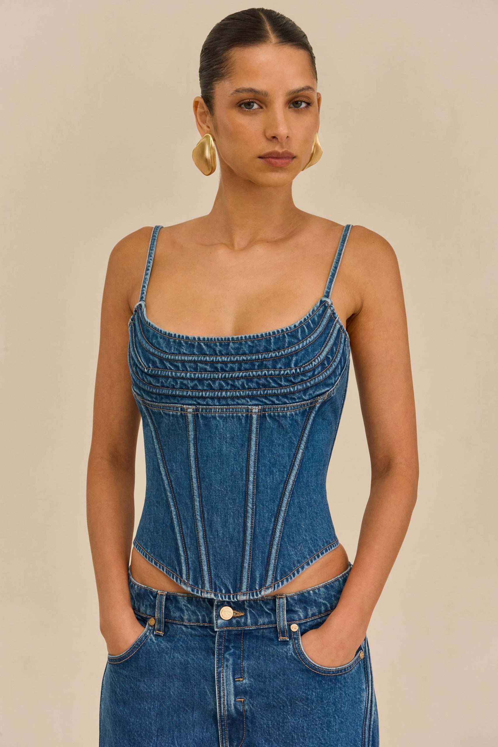 251110_DR_CULT_GAIA_R26_RESHOOTS_51_MAJA_PANT_CHIYA_TOP_80S_BLUE_0029_WEBBED-scaled