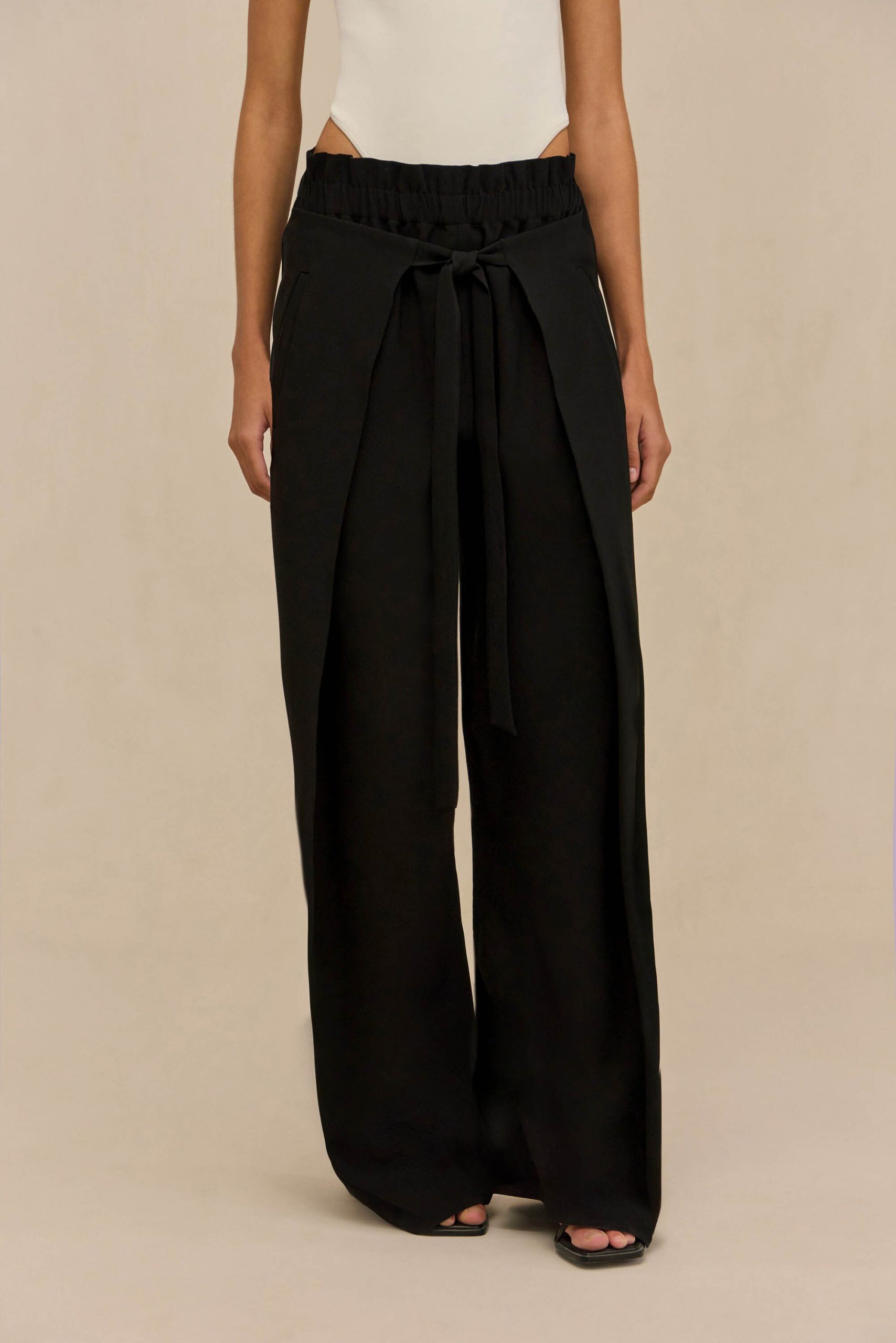 251110_DR_CULT_GAIA_R26_RESHOOTS_69_CASSIUS_BDYSUIT_OW_NAOMI_PANT_BLK_0030copy_WEBBED-scaled