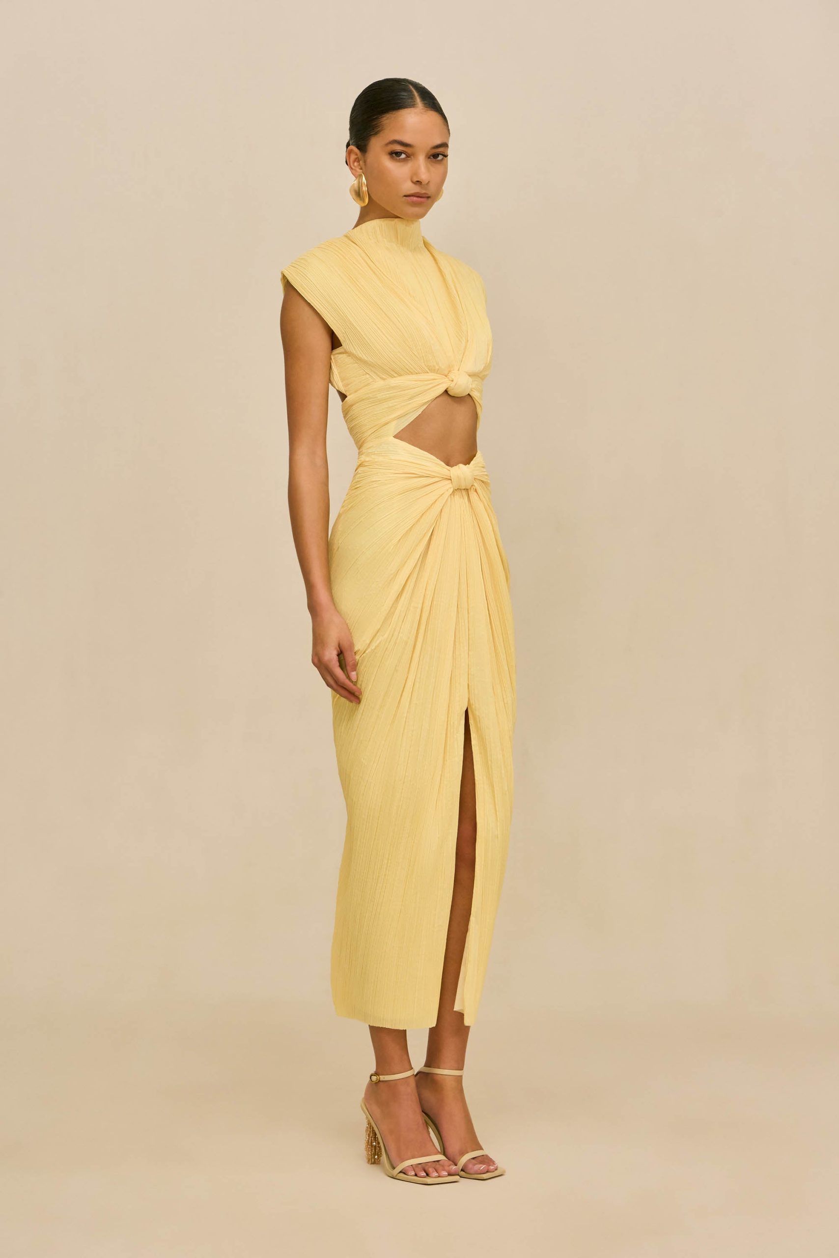 260120_DR_CG_SP_HS26_RESHT_50_INAYA_DRESS_YLW_0024_WEBBED-scaled