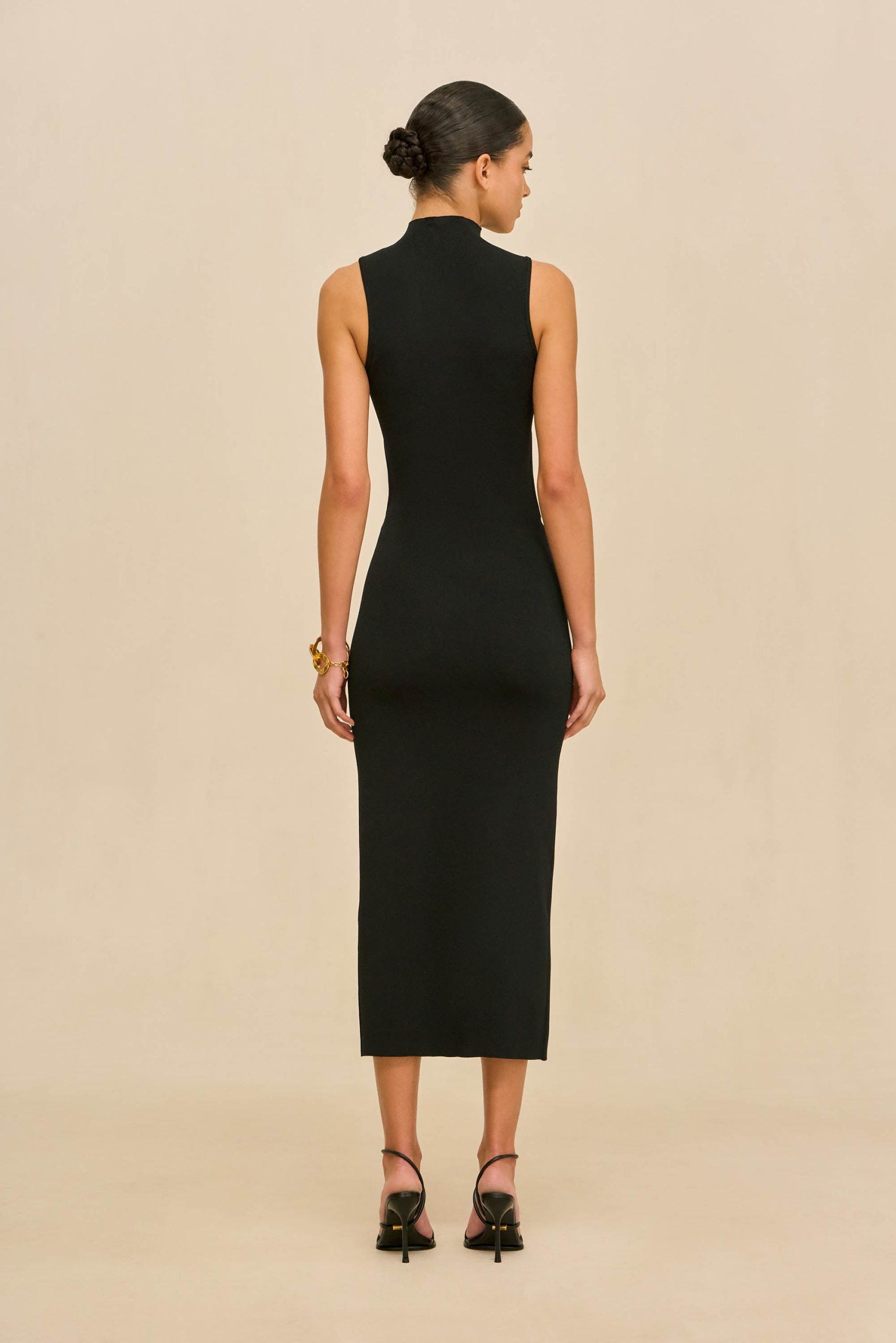 260121_DR_CG_SP_HS26_RESHT_86_AMBAR_KNIT_DRESS_BLK_0033_WEBBED-scaled