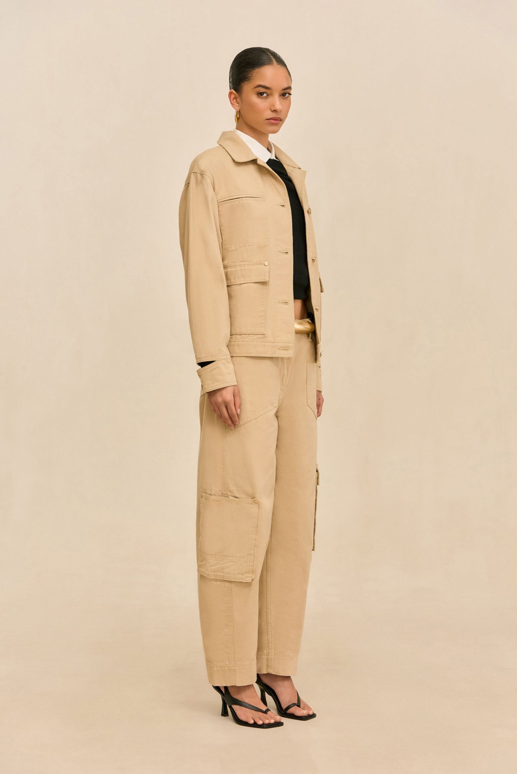 260319_DR_CG_42_XIA_PANT_VEGA_JACKET_0026_WEBBED-scaled