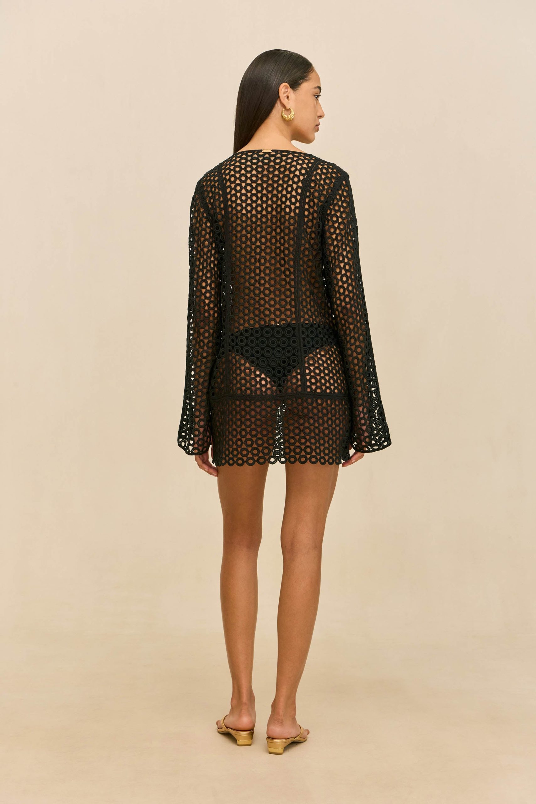 260421_DR_CG_ECOM_RSHTS_08_OMARA_COVER_UP_BLK_0026_WEBBED-scaled