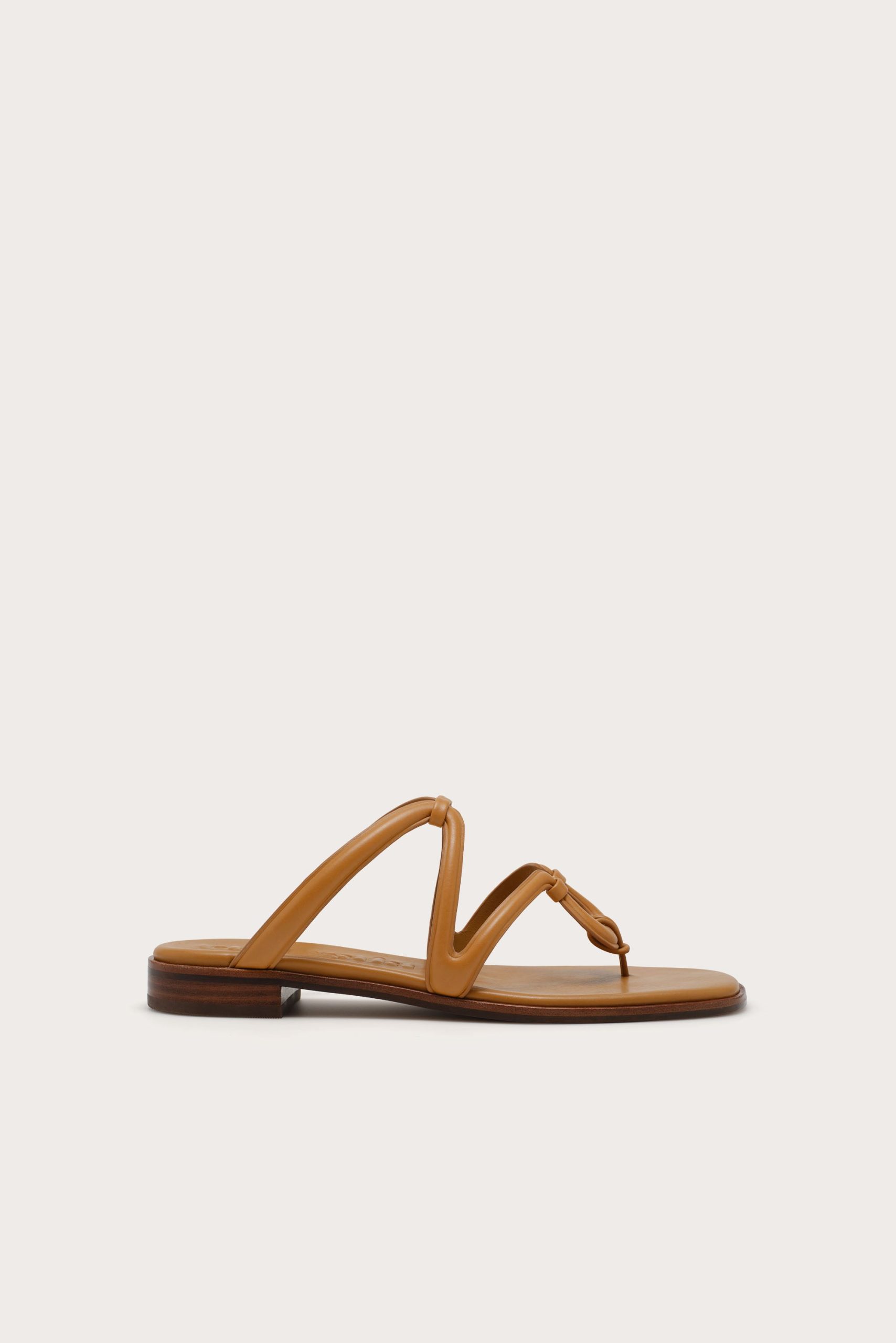 ESTEESANDAL_TC_260123_Cult-Gaia_Product14648_W1a_WEBBED-scaled