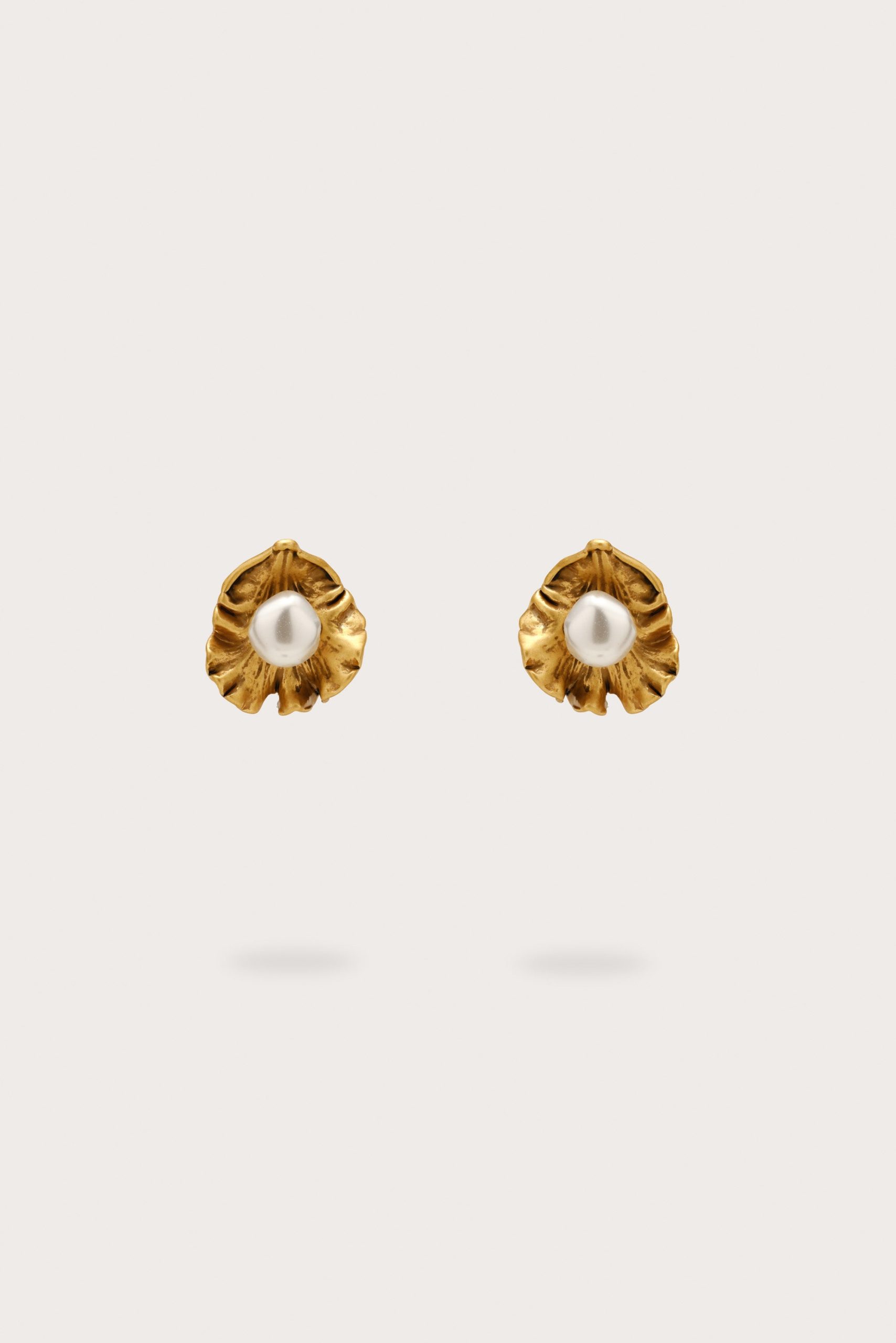 IRISPERLAMINIEARRING_260427_CultGaia_Product-PF2620157_WEBBED-scaled