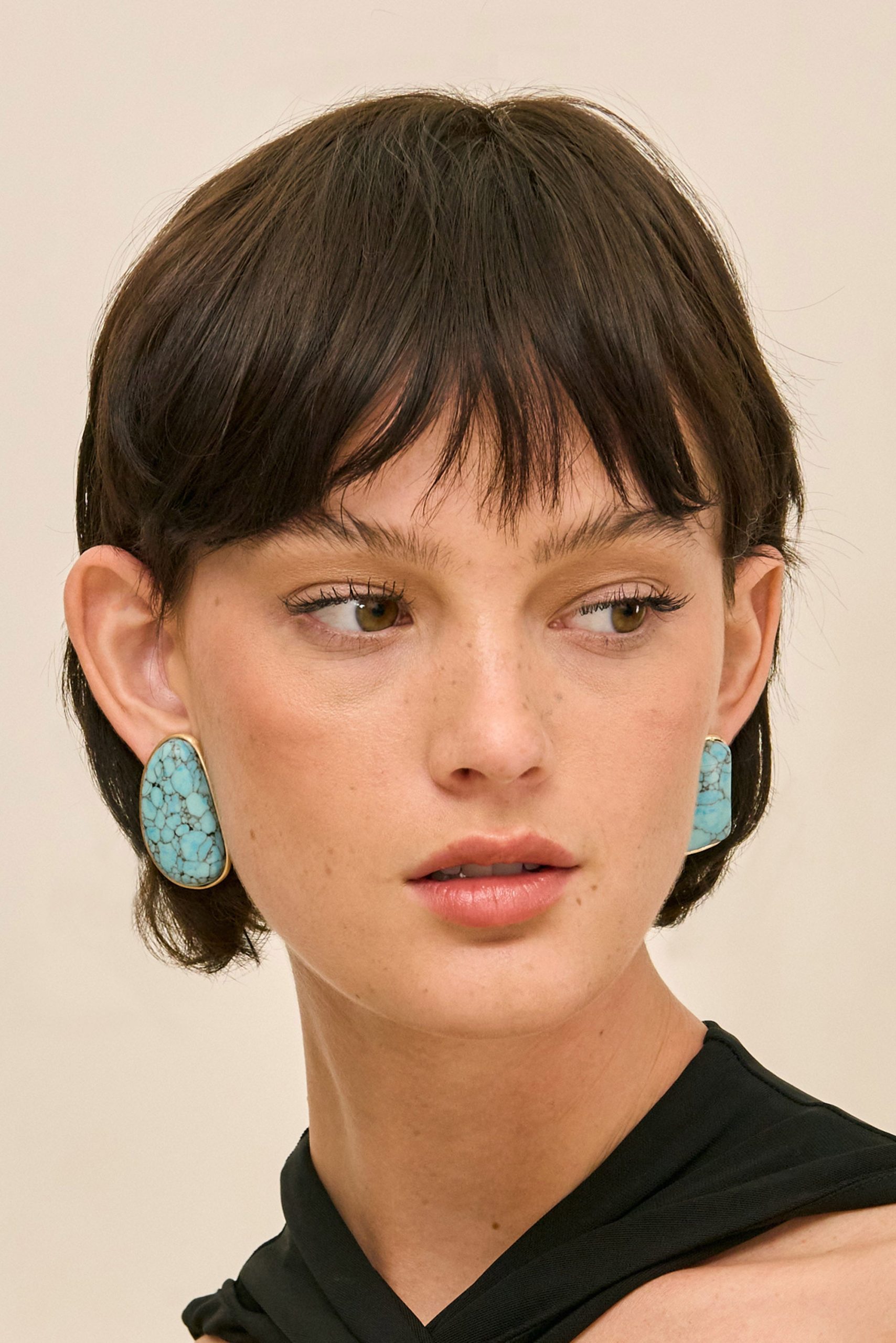 YUSRAEARRING_260519_DR_CG_PF26_ECOM_151_SHARPE_GOWN_BLK_0010-scaled